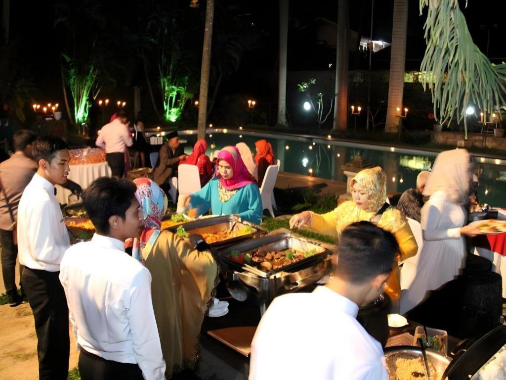 Augusta Sukabumi Hotel Ngoại thất bức ảnh