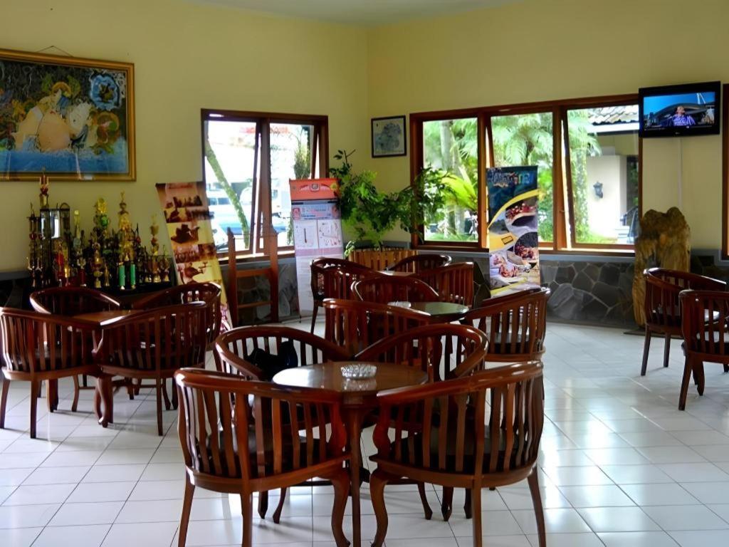 Augusta Sukabumi Hotel Ngoại thất bức ảnh