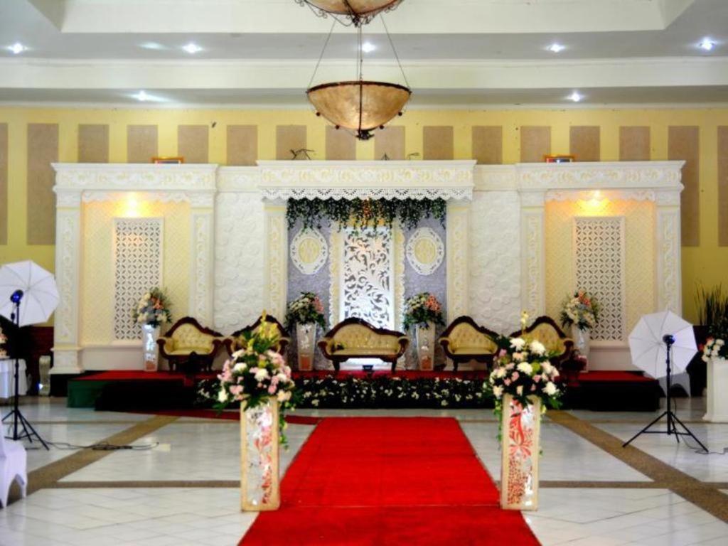 Augusta Sukabumi Hotel Ngoại thất bức ảnh