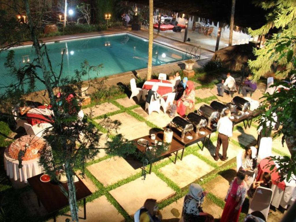 Augusta Sukabumi Hotel Ngoại thất bức ảnh