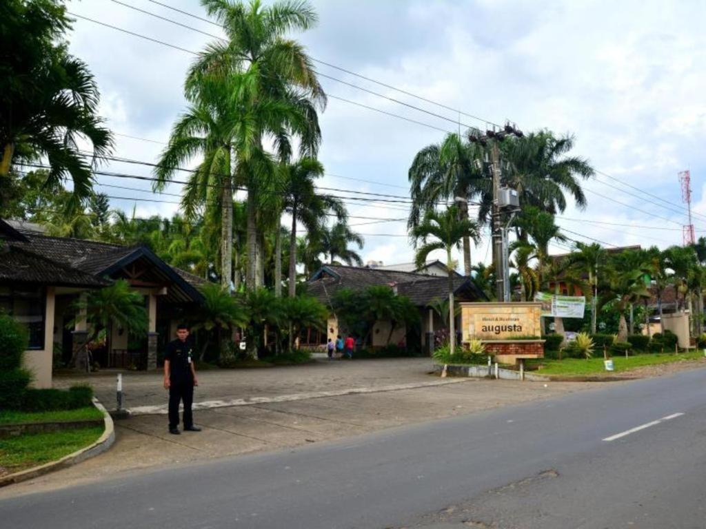 Augusta Sukabumi Hotel Ngoại thất bức ảnh