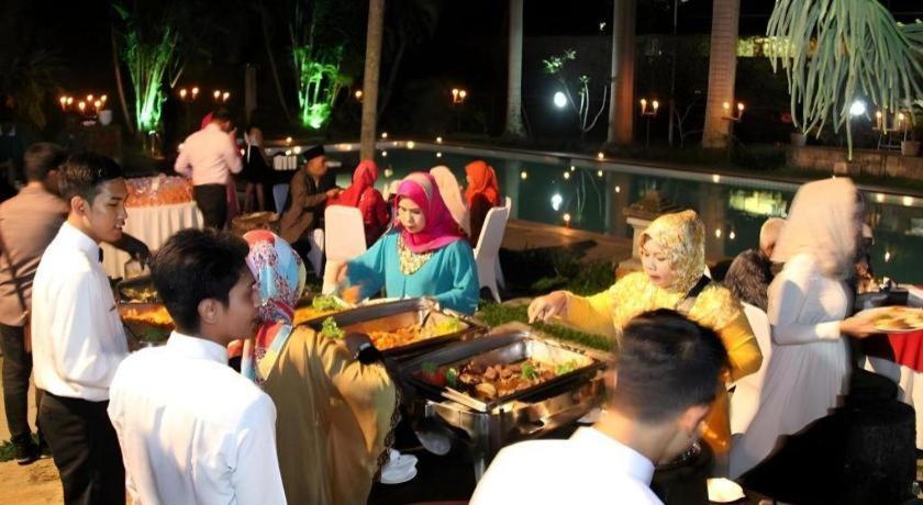 Augusta Sukabumi Hotel Ngoại thất bức ảnh