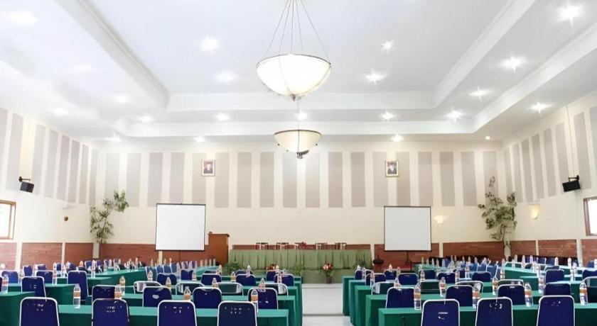 Augusta Sukabumi Hotel Ngoại thất bức ảnh