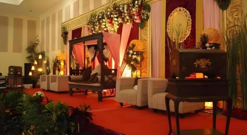 Augusta Sukabumi Hotel Ngoại thất bức ảnh