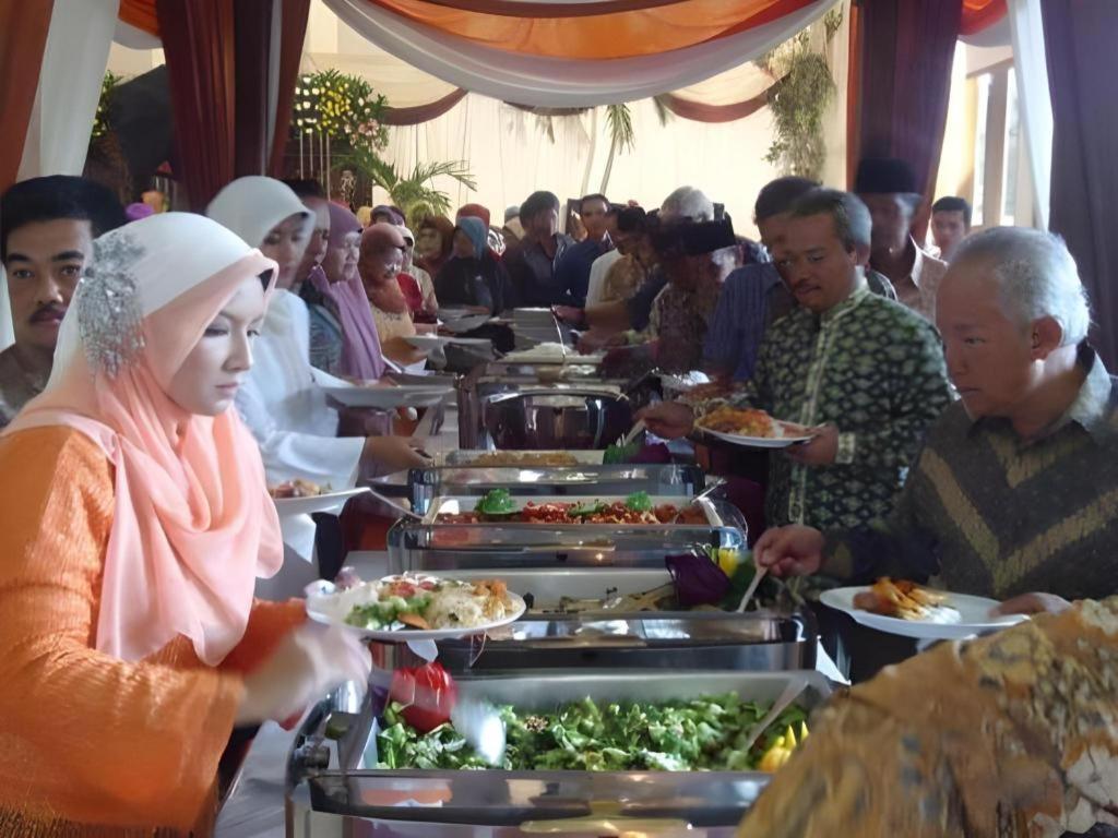 Augusta Sukabumi Hotel Ngoại thất bức ảnh