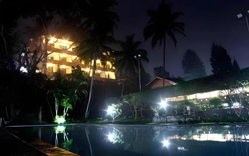 Augusta Sukabumi Hotel Ngoại thất bức ảnh