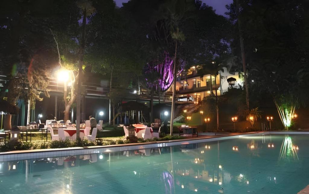 Augusta Sukabumi Hotel Ngoại thất bức ảnh