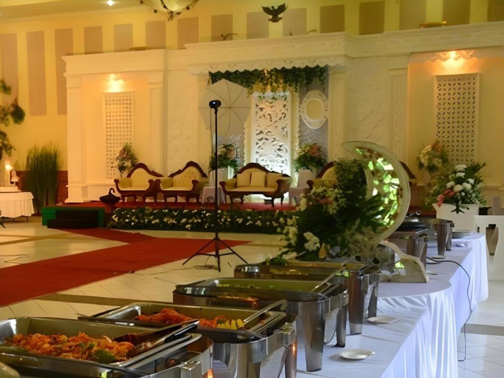 Augusta Sukabumi Hotel Ngoại thất bức ảnh
