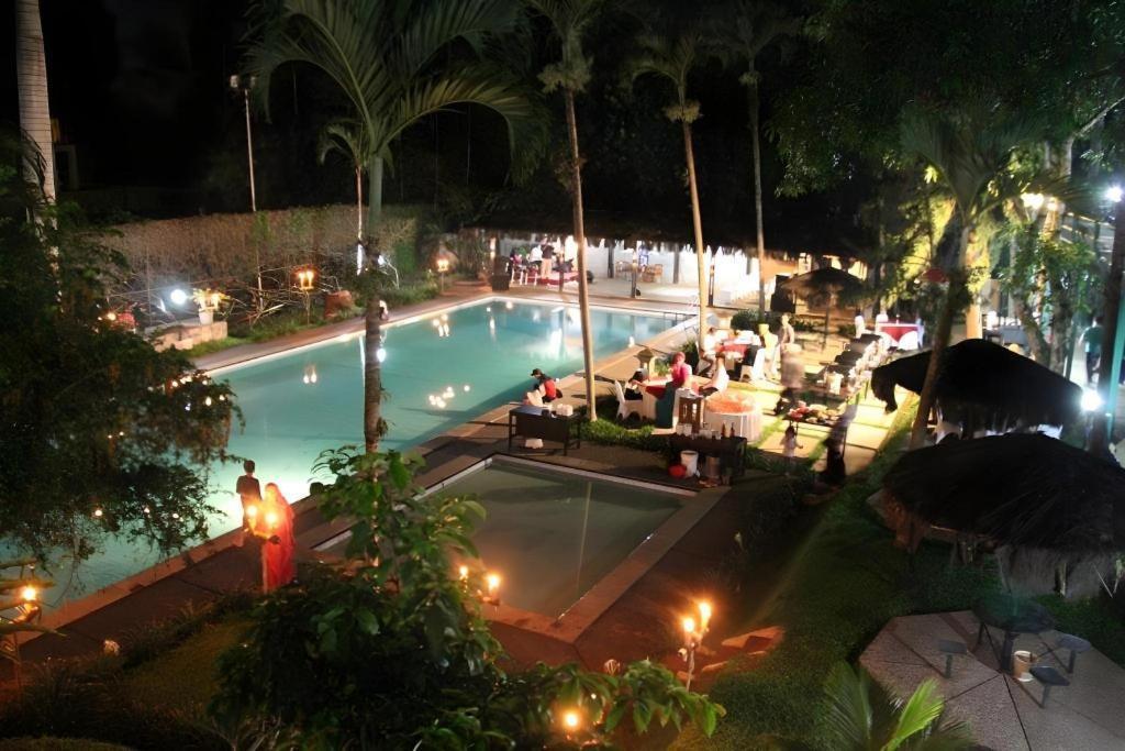 Augusta Sukabumi Hotel Ngoại thất bức ảnh