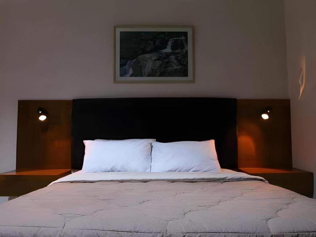 Augusta Sukabumi Hotel Ngoại thất bức ảnh