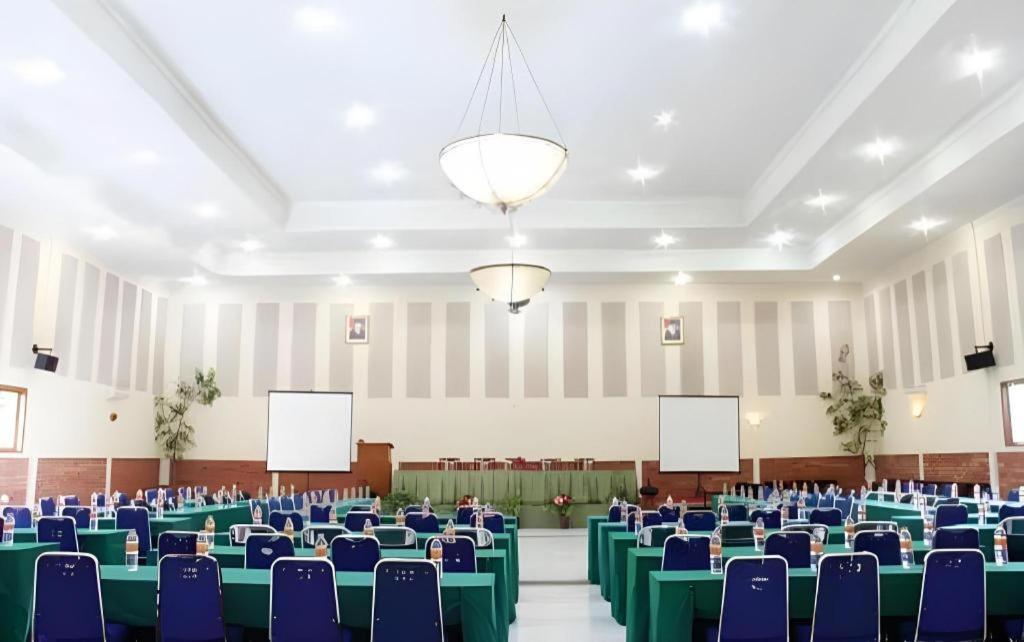 Augusta Sukabumi Hotel Ngoại thất bức ảnh