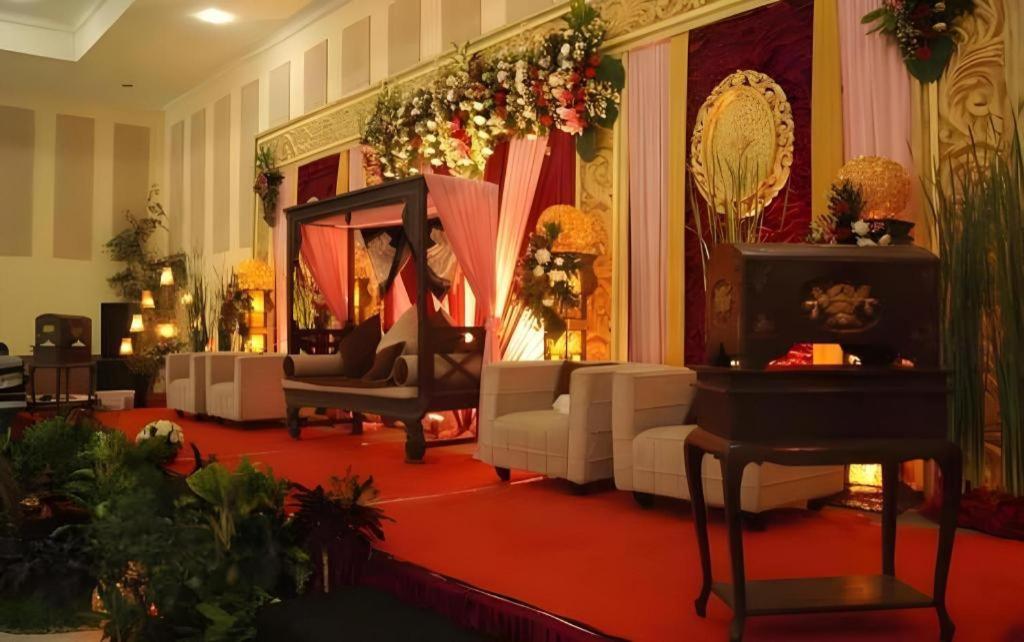 Augusta Sukabumi Hotel Ngoại thất bức ảnh