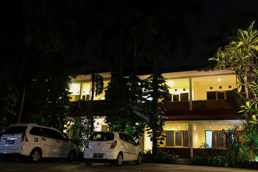 Augusta Sukabumi Hotel Ngoại thất bức ảnh