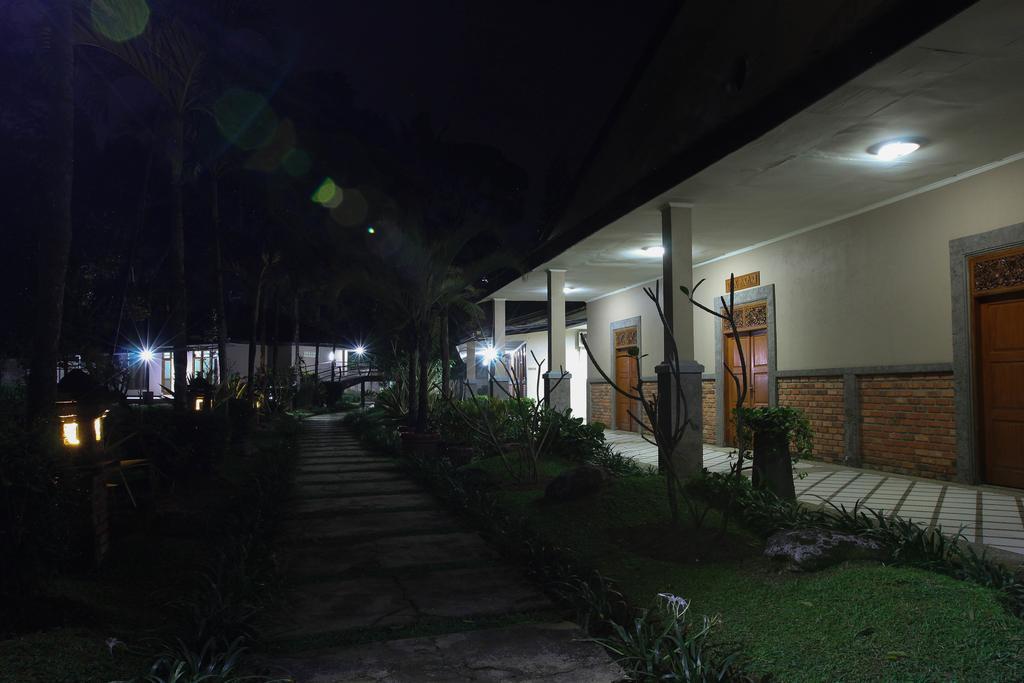 Augusta Sukabumi Hotel Ngoại thất bức ảnh