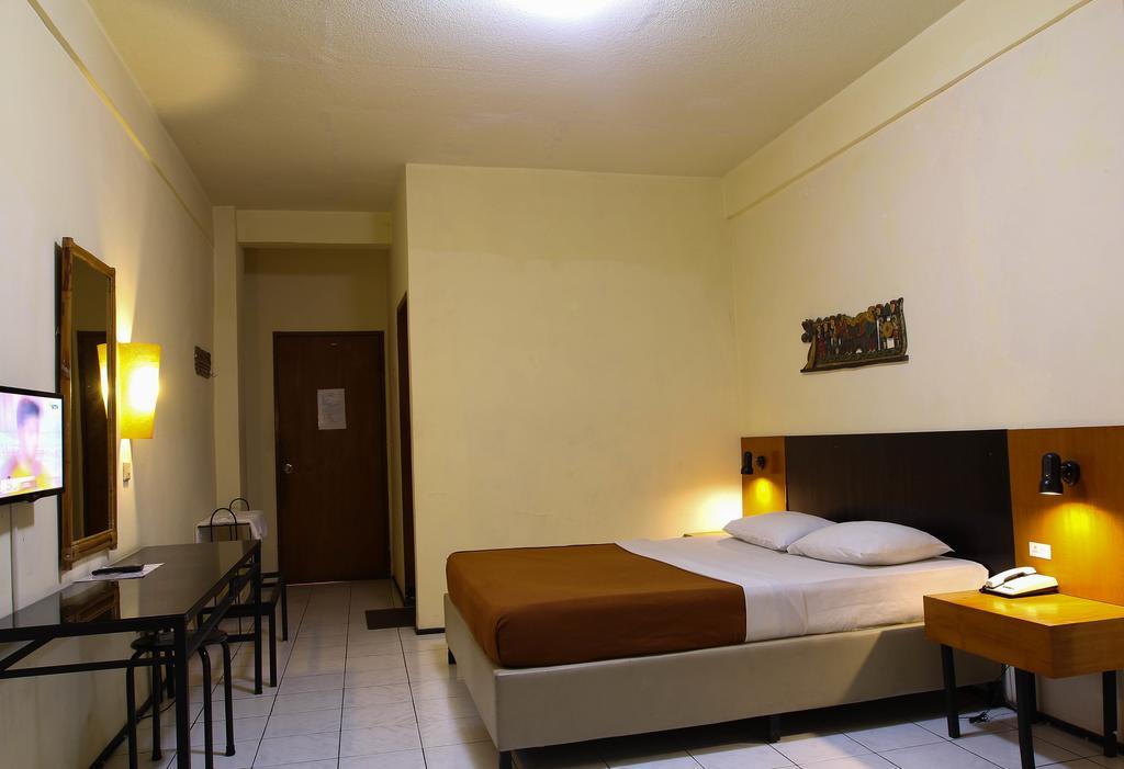 Augusta Sukabumi Hotel Ngoại thất bức ảnh